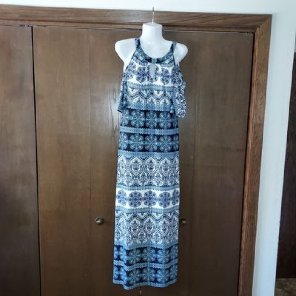 Chico's maxi cold shoulder dress size M/8
